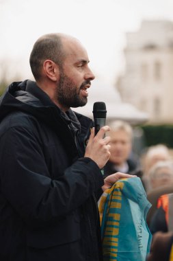 Londra - İngiltere - 2025.02.22 Destekçiler, Rusya 'nın tam ölçekli Ukrayna işgali olarak üçüncü yıldönümü münasebetiyle düzenlenen gösteride