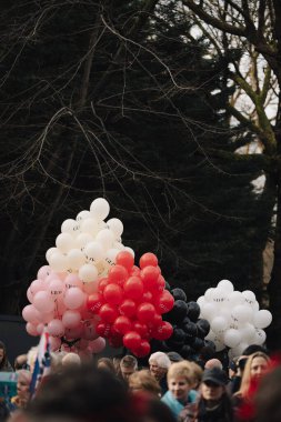 Londra - İngiltere - 2025.02.22 Destekçiler, Rusya 'nın tam ölçekli Ukrayna işgali olarak üçüncü yıldönümü münasebetiyle düzenlenen gösteride