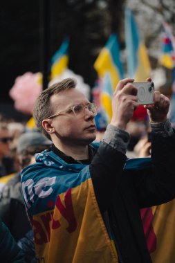 Londra - İngiltere - 2025.02.22 Destekçiler, Rusya 'nın tam ölçekli Ukrayna işgali olarak üçüncü yıldönümü münasebetiyle düzenlenen gösteride