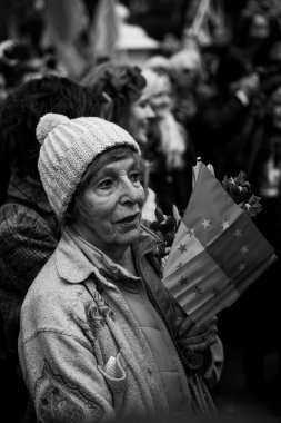 Londra - İngiltere - 2025.02.22 Destekçiler, Rusya 'nın tam ölçekli Ukrayna işgali olarak üçüncü yıldönümü münasebetiyle düzenlenen gösteride