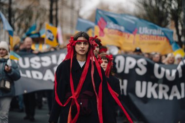 Londra - İngiltere - 2025.02.22 Ukrayna 'nın tam ölçekli işgali olarak Rusya' nın üçüncü yıldönümü münasebetiyle düzenlenen gösteride kalabalık toplandı