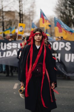 Londra - İngiltere - 2025.02.22 Destekçiler, Rusya 'nın tam ölçekli Ukrayna işgali olarak üçüncü yıldönümü münasebetiyle düzenlenen gösteride