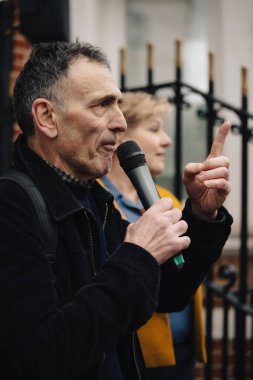 Londra - İngiltere - 2025.02.22 Ukrayna 'nın tam ölçekli işgali olarak Rusya' nın üçüncü yıldönümü münasebetiyle düzenlenen gösteride kalabalık toplandı