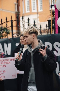 Londra - İngiltere - 2025.02.22 Ukrayna 'nın tam ölçekli işgali olarak Rusya' nın üçüncü yıldönümü münasebetiyle düzenlenen gösteride kalabalık toplandı