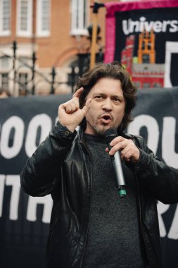 Londra - İngiltere - 2025.02.22 Ukrayna 'nın tam ölçekli işgali olarak Rusya' nın üçüncü yıldönümü münasebetiyle düzenlenen gösteride kalabalık toplandı