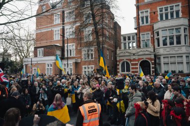 Londra - İngiltere - 2025.02.22 Ukrayna 'nın tam ölçekli işgali olarak Rusya' nın üçüncü yıldönümü münasebetiyle düzenlenen gösteride kalabalık toplandı