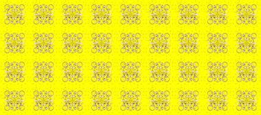 Sarı ve bej renklerde altın elementlerle pürüzsüz bir desen. Şam tasarım için kusursuz desen.