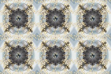 Klasik raster sarısı, kusursuz desen. Çiçek süsü kumaş deseni, cam, çiçek desenli gri, bej ve altın elementli nötr renkler..