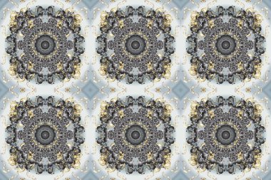 Doğulu stil, altın elementli gri, bej ve nötr renklerde altın desenli arabesk yapar. Raster altın desen. Kusursuz kıvırcık saçlar..