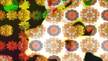 Küçük çiçekte güzel bir desen. Küçük renkli çiçekler. Moda baskıları için zarif bir şablon. Robot resim. Motley illüstrasyonu. Çiçekli yaz çiçekleri.