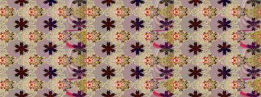 Çiçeksel çizim kalıbının yansıması. Vadinin bej renkli çiçekleri.