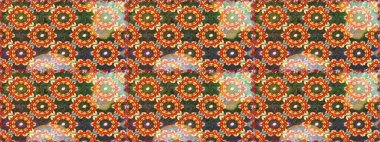 Barok tarzında kusursuz bir doğulu süsü. Kahverengi renkli ve altın elementli geleneksel klasik altın sarısı desen.