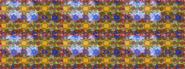 Kahverengi ve nötr renklerde çiçekler. Küçük çiçekte sevimli çiçek deseni var..