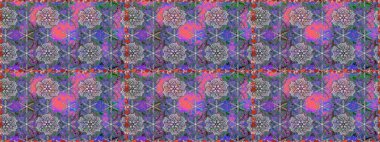 Üst manzara, yumuşak menekşe rengi. Sevgililer günü ve tebrik kartı konsepti için şık bir davetiye. Çiçek kompozisyonu, el boyası, hassas şablon. Manzaralı çiçek deseni.