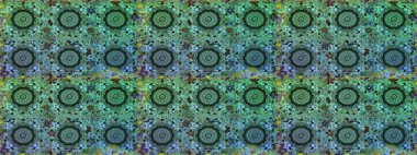 Geleneksel altın sarısı desenli yeşil renkli ve altın elementli. Barok tarzında kusursuz bir doğulu süsü..