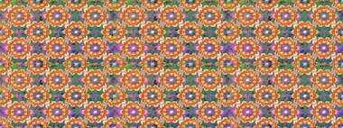 Kusursuz klasik raster altın desenli. Geleneksel oryantasyon süsü. Klasik klasik klasik arka plan. Turuncu renklerde, altın elementlerle kusursuz desen.