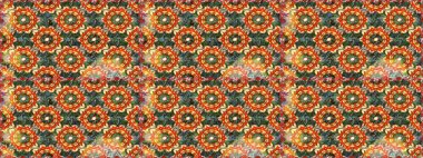 Barok tarzında altın çiçekli süs. Damask pürüzsüz yineleme kalıbı. Turuncu renklerde altın element. Antika altın tekrarlanabilir duvar kağıdı.