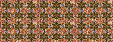 Altın çiçekli, pürüzsüz desen. Damask arkaplanı. Kahverengi renkte altın bir element. Barok tarzında altın çiçekli süs..