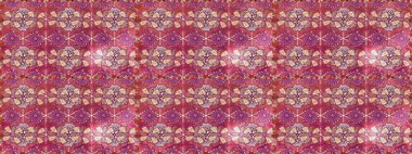 Pembe renkli parlak çiçekli halı ile kusursuz desen..