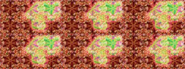 Klasik raster sarısı, kusursuz desen. Çiçek süsü kumaş deseni, cam, çiçek desenli metal altın elementli kırmızı renkte..