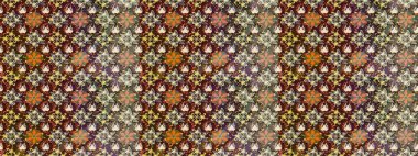 Raster çiçek desenleri çiziyor. Vadinin çiçekleri kahverengi ve bej renklerde.