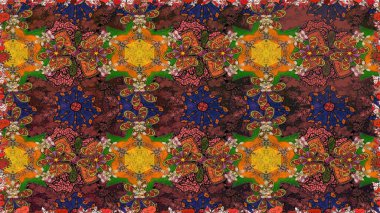 Kahverengi ve turuncu renkli çiçekler. Kumaş desenli papatya çiçekleri ayrıntıları.