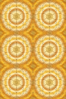 Sarı, bej ve turuncu renklerde altın elementlerle kusursuz klasik desen. Sarı, bej ve turuncu renklerde, altın elementlerle altın pürüzsüz desen. Noel, kar tanesi, yeni yıl.