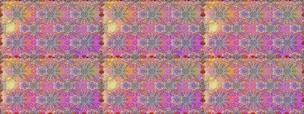 Vadinin çiçekleri tarafsız renklerde. Çiçeksiz desenlerin çizimi.