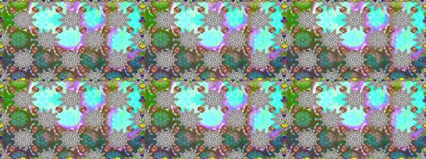 Çiçekli, pürüzsüz bir desen. Gri ve yeşil renklerde bahar çiçekleri. Raster illüstrasyonu. Raster çiçekleri klasik tarzda resmedilir..