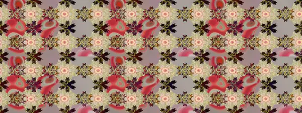 Suluboya çizimi. Çiçekli eskiz deseni. Çiçekler bej ve nötr renklerde. El çizimi.