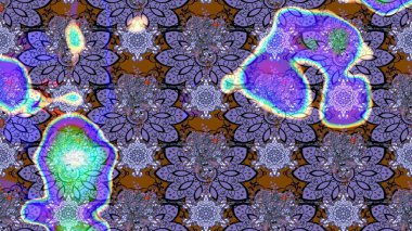 Suluboya elle çizilmiş çiçek desenli eskiz deseni. Parlak renkli fantezi çiçekleri, yapraklar, menekşe renkli tomurcuklar.