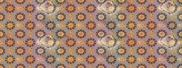 Tekstil tasarımı için gri ve bej renkli geleneksel halk çiçekleri buketi. Çiçeksiz desenli nakış işlemeli gelincikler ve vadi zambaklarıyla.