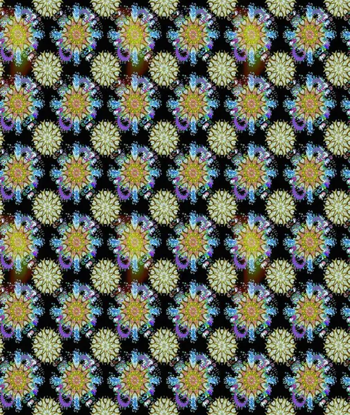 Siyah ve nötr renklerde çiçekler. Kumaş desenli papatya çiçekleri ayrıntıları.