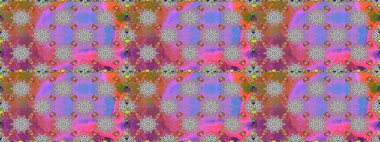 Çiçeksiz desenlerin resmi. Vadinin çiçekleri menekşe ve gri renklerde.