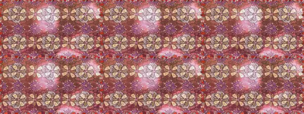 Küçük kahverengi ve pembe renkte oldukça eski bir besin torbası deseni, çiçekler. Millefleur 'lar. Tekstil, kumaş, kapaklar, duvar kağıtları, baskı, naylon, yapıştırma, örgü, dekupaj için çiçeksiz arkaplan.