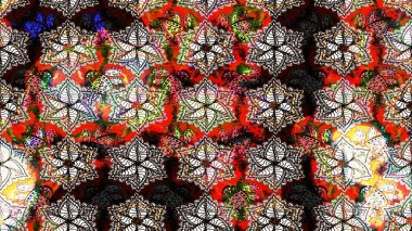 Çiçeksel çizim kalıbının yansıması. Vadinin çiçekleri kahverengi renklerde.