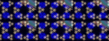Vadinin çiçekleri siyah ve mavi renklerde. Çiçeksiz desenlerin çizimi.
