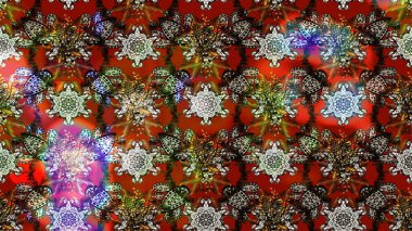 Raster çiçek desenleri çiziyor. Vadinin çiçekleri kahverengi renklerde.