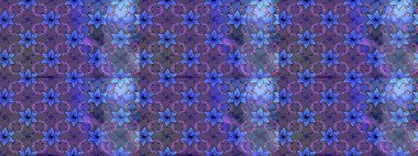 Mor ve mavi renklerde çiçeklerle kusursuz çiçek deseni. Suluboya tarzında mor ve mavi renkte çiçekler.