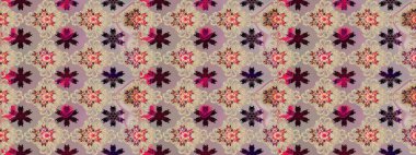 Çiçek tasarımı için inanılmaz bir kolaj cenneti tarzı. Parlak çiçekli kolaj çiçekleri bej ve nötr. Çiçekli zambaklar eskiz arka planı.