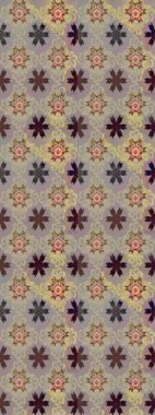 Çiçeksel çizim kalıbının yansıması. Vadinin gri ve bej renkli çiçekleri.