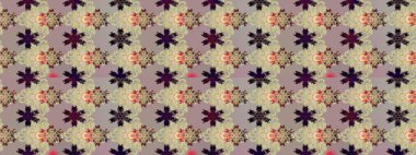 Tekstil tasarımı için bej ve gri renkli geleneksel halk çiçekleri buketi. Üzerinde gelincikler ve vadi zambakları olan renkli çiçek desenli nakış..