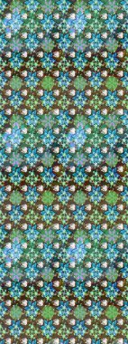 Raster illüstrasyonu. Eskiz arkaplan modeli. Suluboya, elle çizilmiş. Yeşil yapraklı yabani çiçekler.