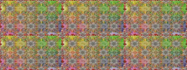 Çiçeklerle suluboya desenli çiçek deseni. Raster illüstrasyonu. Gri ve nötr renklerde Asyalı tekstil.