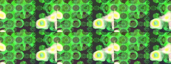 Çok yeşil ve gri zarif küçük çiçekler ve yeşil ve gri renkli komik böcekler, raster desen, illüstrasyon.