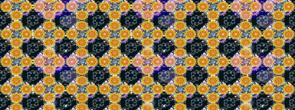 Çiçeksel çizim kalıbının yansıması. Vadinin sarı renkli çiçekleri.