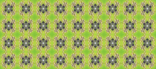 Yeşil, gri ve nötr renklerde altın elementlerle kusursuz desen. Geleneksel oryantasyon süsü. Klasik klasik klasik arka plan. Klasik raster altın pürüzsüz desen.