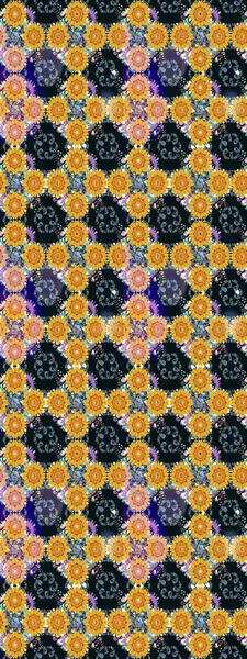 Çiçeksel çizim kalıbının yansıması. Vadinin sarı renkli çiçekleri.