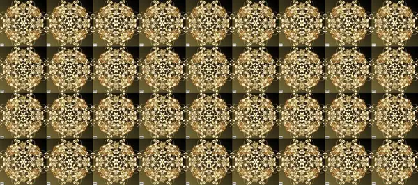 Süslü dantel iz sürücü. Çiçekli süslemeli, pürüzsüz bir desen. Kahverengi, bej, nötr renklerde Arapça dekor. Duvar kâğıdı için altın süslü bir illüstrasyon. Doğu tarzında vintage tasarım ögesi.