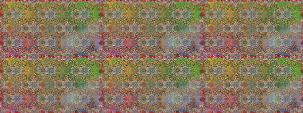 Çiçeksel elementlerle süslenmiş zarif raster dokusu. Küçük çiçekte hoş bir çiçek deseni var. Kahverengi ve gri renklerde parlak çiçeklerle soyut ve pürüzsüz desen.